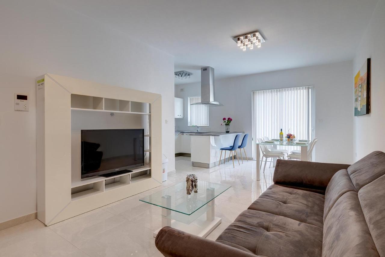 Spacious Apartment Steps To The Promenade Sliema Eksteriør billede
