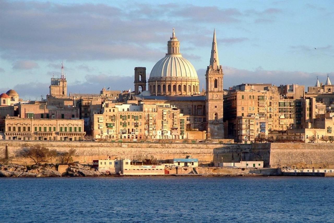 Spacious Apartment Steps To The Promenade Sliema Eksteriør billede