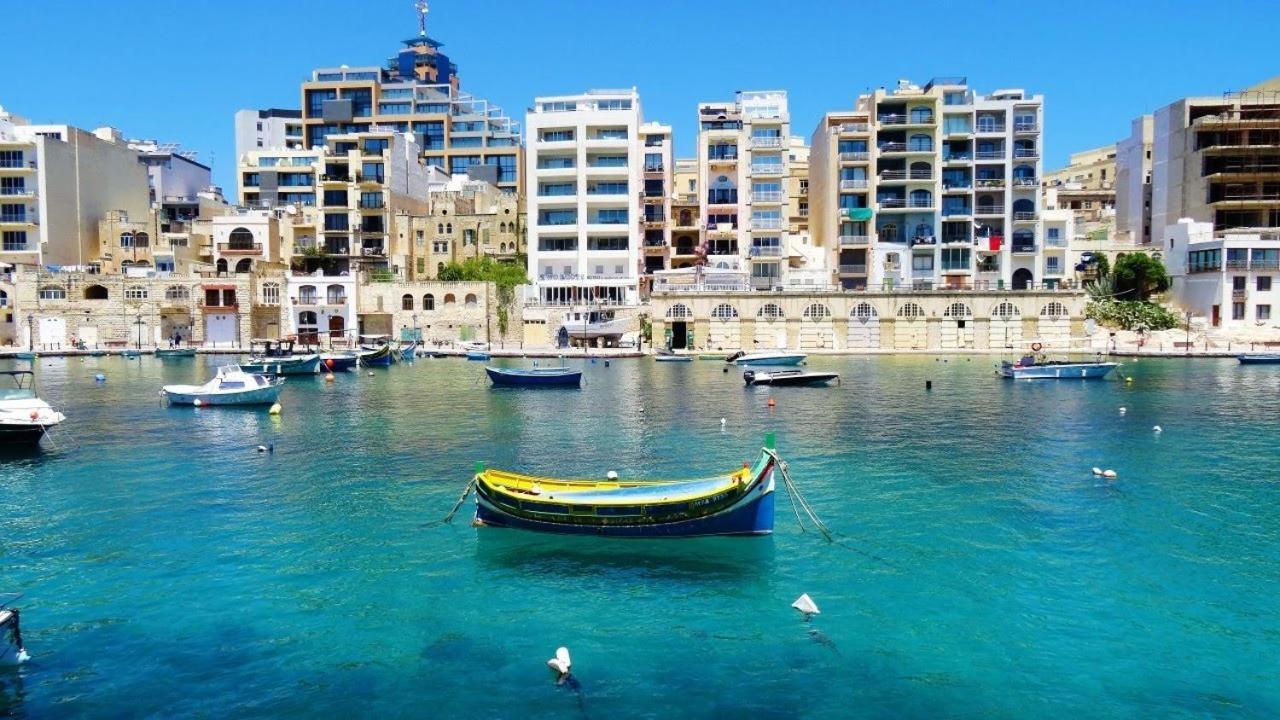 Spacious Apartment Steps To The Promenade Sliema Eksteriør billede