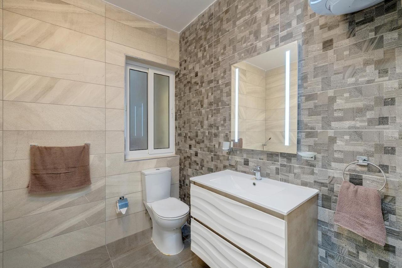Spacious Apartment Steps To The Promenade Sliema Eksteriør billede