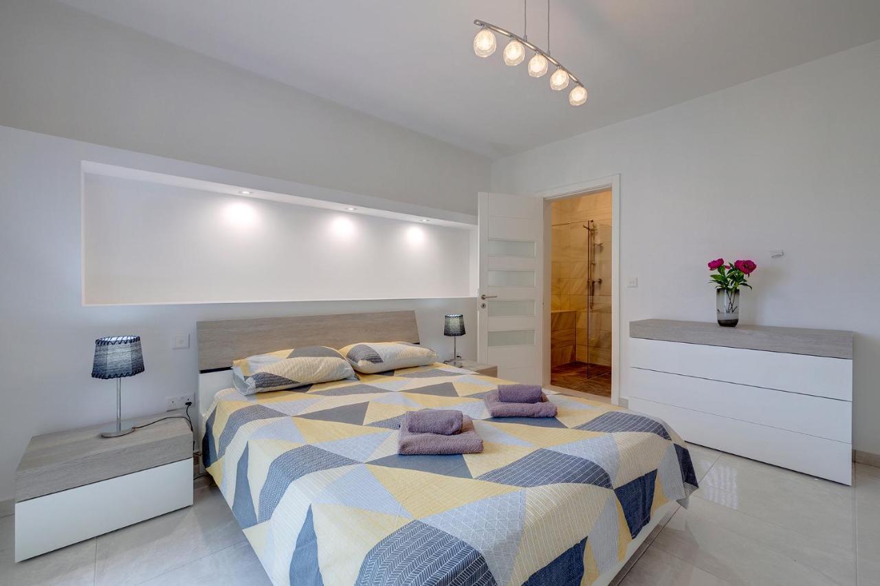 Spacious Apartment Steps To The Promenade Sliema Eksteriør billede