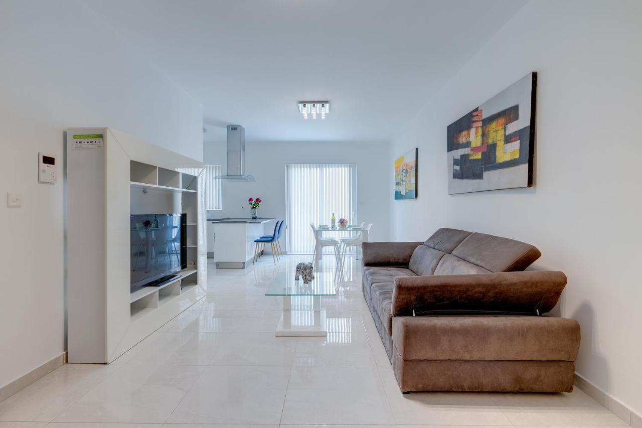 Spacious Apartment Steps To The Promenade Sliema Eksteriør billede