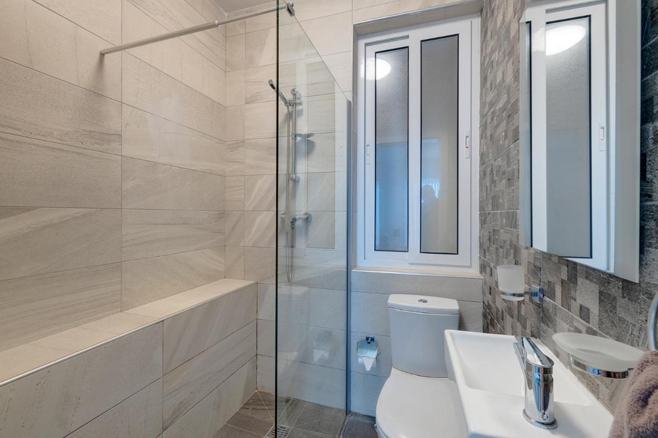 Spacious Apartment Steps To The Promenade Sliema Eksteriør billede